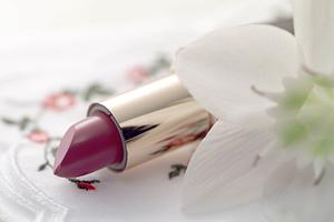 目元の悩みはアイクリームを使おう